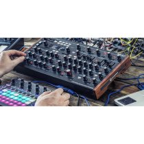 Peak 8-Voice Polyphonic Synthesizer